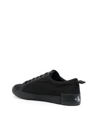 schwarze Segeltuch niedrige Sneakers von Calvin Klein