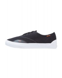 schwarze Segeltuch niedrige Sneakers von Superdry