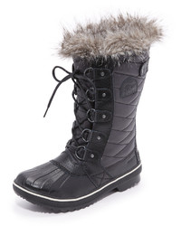 schwarze Segeltuchwinterschuhe