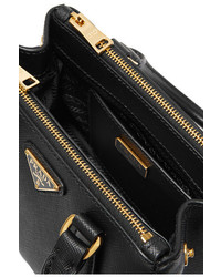schwarze Shopper Tasche aus Leder mit Reliefmuster von Prada
