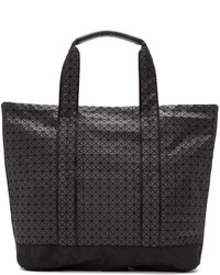 schwarze Shopper Tasche aus Segeltuch mit geometrischem Muster von Bao Bao Issey Miyake
