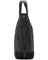 schwarze Shopper Tasche aus Segeltuch mit geometrischem Muster von Bao Bao Issey Miyake