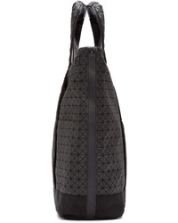 schwarze Shopper Tasche aus Segeltuch mit geometrischem Muster von Bao Bao Issey Miyake