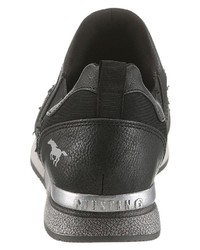 schwarze Slip-On Sneakers aus Leder von Mustang Shoes