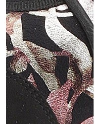 schwarze Slip-On Sneakers aus Segeltuch mit Blumenmuster von S.OLIVER RED LABEL