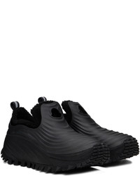 schwarze Slip-On Sneakers aus Wildleder von Moncler