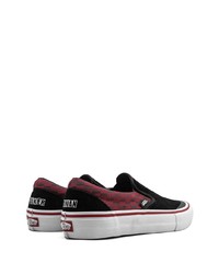 schwarze Slip-On Sneakers aus Wildleder von Vans