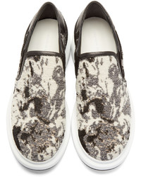 schwarze Slip-On Sneakers mit Blumenmuster von Alexander McQueen