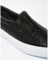 schwarze Slip-On Sneakers mit Schlangenmuster von Asos