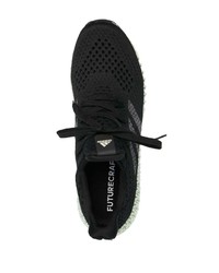 schwarze Sportschuhe von adidas