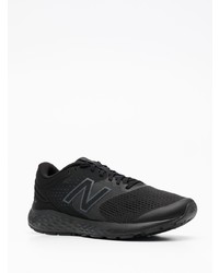 schwarze Sportschuhe von New Balance