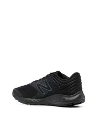 schwarze Sportschuhe von New Balance