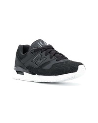 schwarze Sportschuhe von New Balance