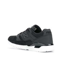 schwarze Sportschuhe von New Balance