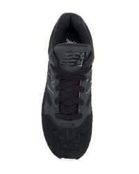 schwarze Sportschuhe von New Balance