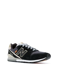 schwarze Sportschuhe von New Balance