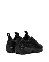 schwarze Sportschuhe von Nike