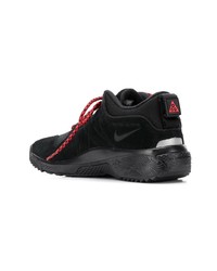 schwarze Sportschuhe von Nike