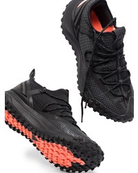 schwarze Sportschuhe von Nike