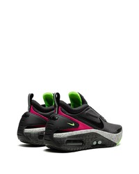 schwarze Sportschuhe von Nike