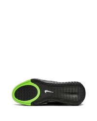 schwarze Sportschuhe von Nike