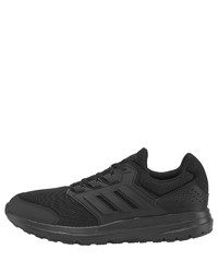 schwarze Sportschuhe von adidas