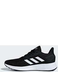 schwarze Sportschuhe von adidas