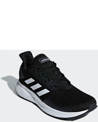 schwarze Sportschuhe von adidas