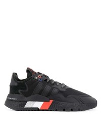 schwarze Sportschuhe von adidas