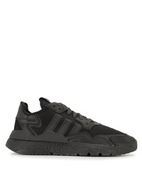 schwarze Sportschuhe von adidas