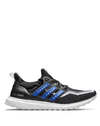 schwarze Sportschuhe von adidas