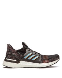 schwarze Sportschuhe von adidas