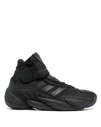 schwarze Sportschuhe von adidas