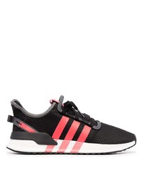 schwarze Sportschuhe von adidas