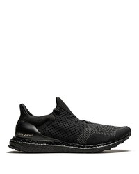 schwarze Sportschuhe von adidas