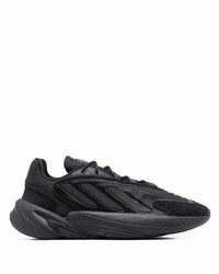 schwarze Sportschuhe von adidas