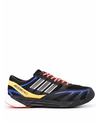 schwarze Sportschuhe von adidas