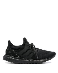 schwarze Sportschuhe von adidas