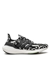 schwarze Sportschuhe von adidas