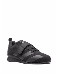 schwarze Sportschuhe von adidas