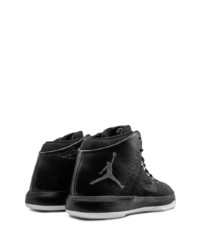 schwarze Sportschuhe von Jordan