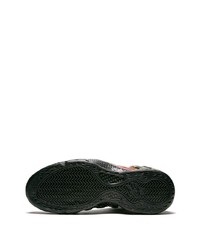 schwarze Sportschuhe von Nike