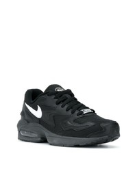 schwarze Sportschuhe von Nike