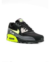 schwarze Sportschuhe von Nike