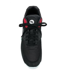 schwarze Sportschuhe von Nike