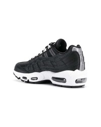 schwarze Sportschuhe von Nike