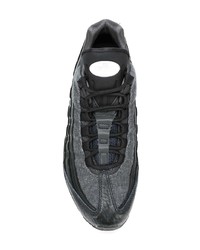 schwarze Sportschuhe von Nike