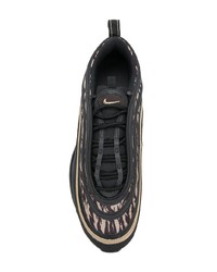 schwarze Sportschuhe von Nike