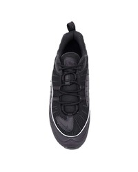 schwarze Sportschuhe von Nike