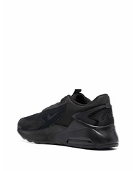 schwarze Sportschuhe von Nike